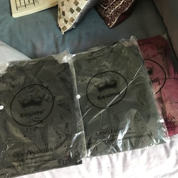 Pack of three men's dress shirts (red, dk gr, blk) - Picture 2 of 2